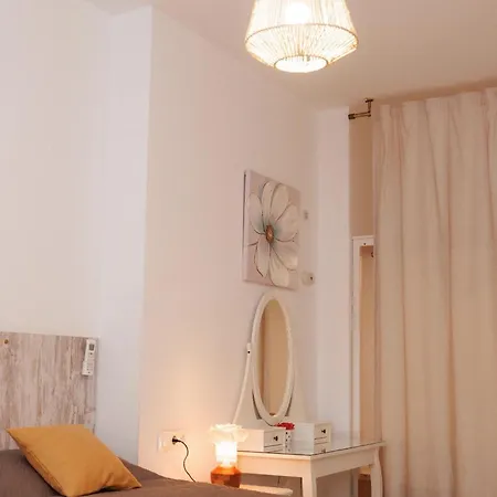 Loft Valentia Ifach 旅馆 *